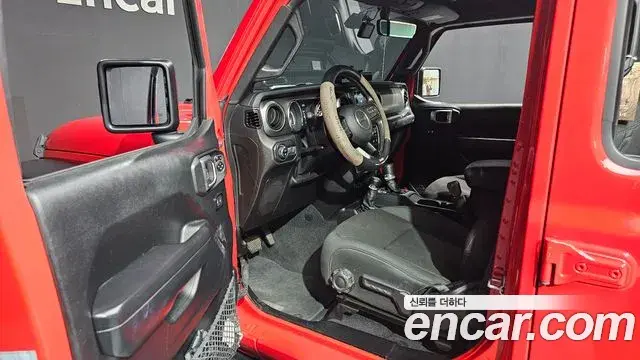 Jeep Wrangler 2019 — Şəkil 13/20