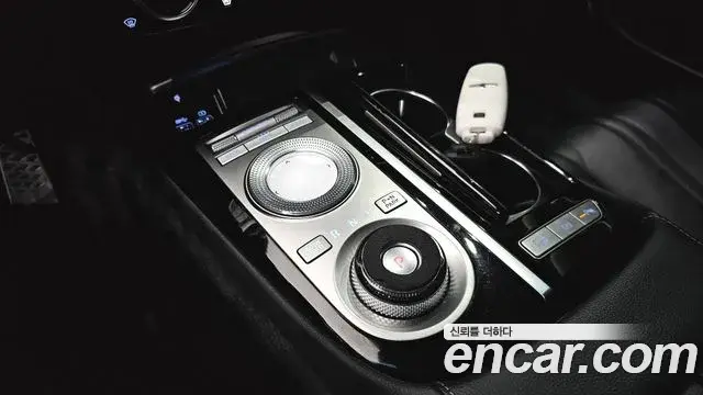 Genesis G80 2022 — ფოტო 17/20