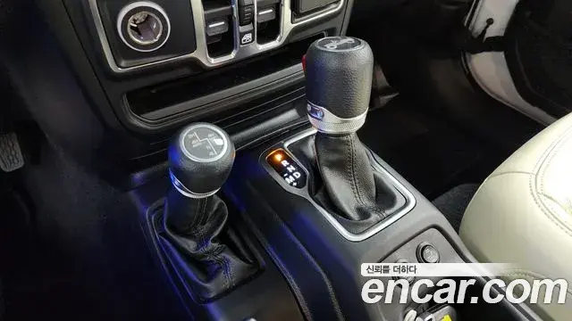 Jeep Wrangler 2019 — Şəkil 16/20