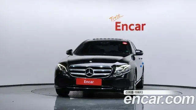 Mercedes-Benz E-Class 2018 — Şəkil 17/20