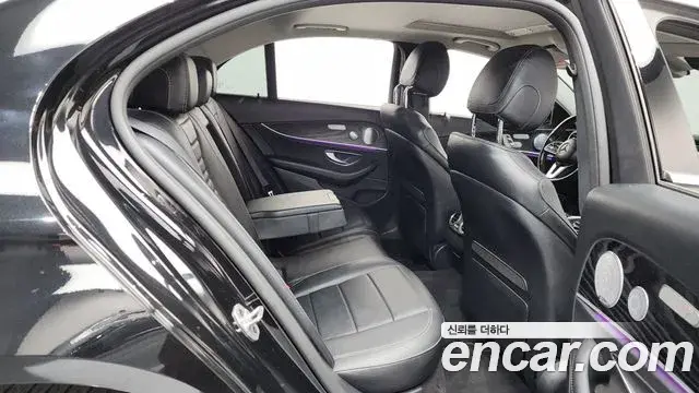 Mercedes-Benz E-Class 2018 — Şəkil 18/20