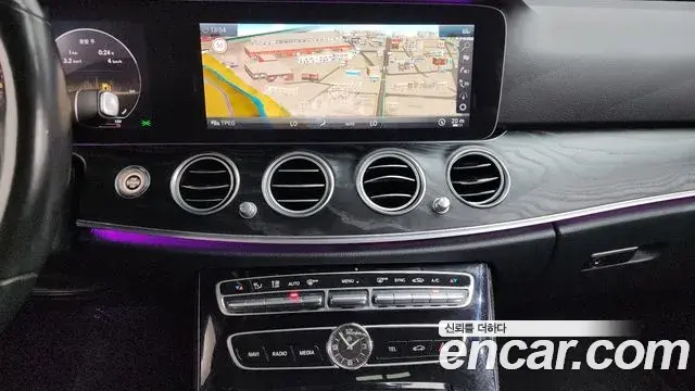 Mercedes-Benz E-Class 2018 — Şəkil 16/20