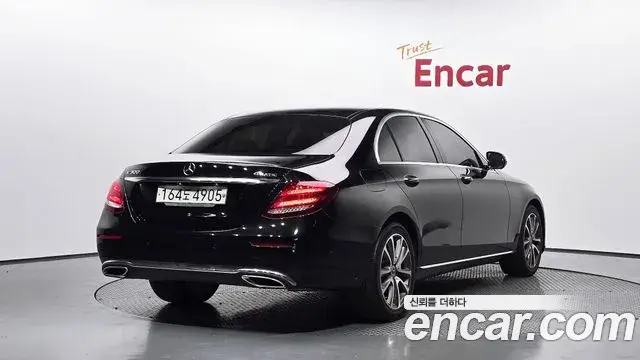 Mercedes-Benz E-Class 2019 — Фото 1/20
