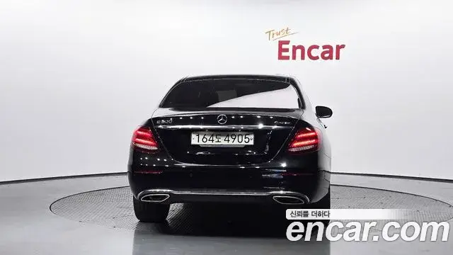 Mercedes-Benz E-Class 2019 — Фото 3/20