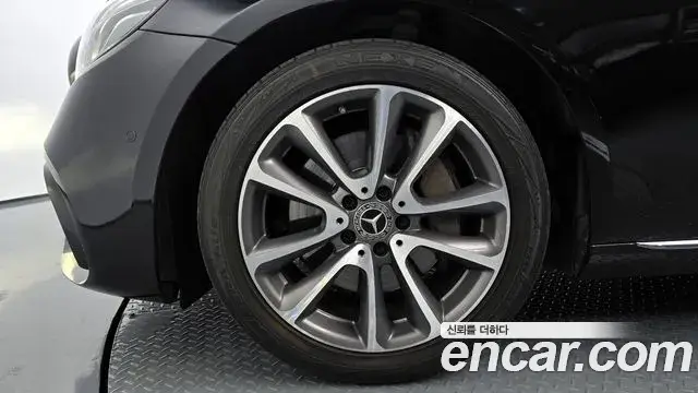 Mercedes-Benz E-Class 2019 — Фото 4/20