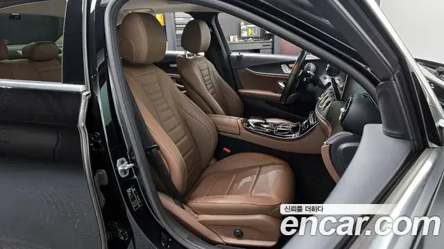 Mercedes-Benz E-Class 2019 — Фото 8/20