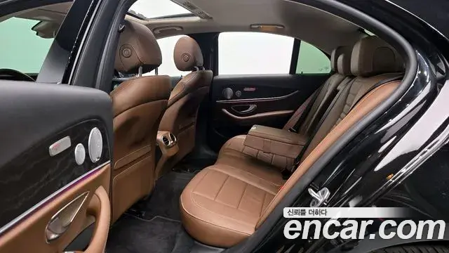 Mercedes-Benz E-Class 2019 — Фото 11/20