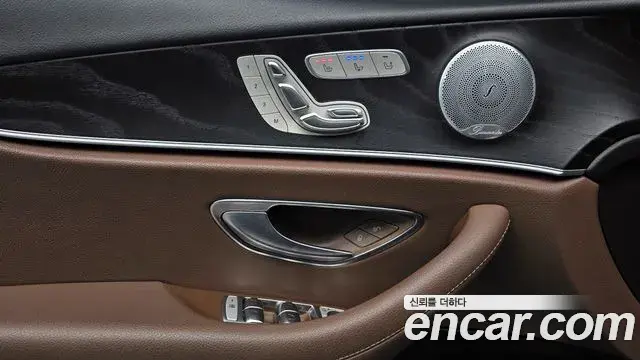 Mercedes-Benz E-Class 2019 — Фото 18/20