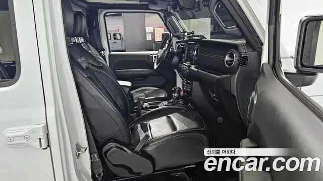 Jeep Wrangler 2023 — Şəkil 17/20