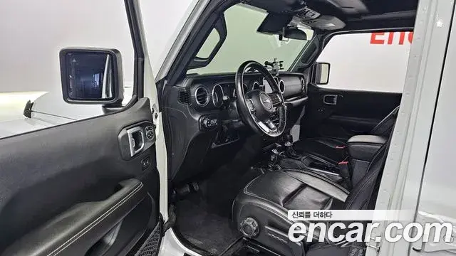 Jeep Wrangler 2023 — Şəkil 9/20