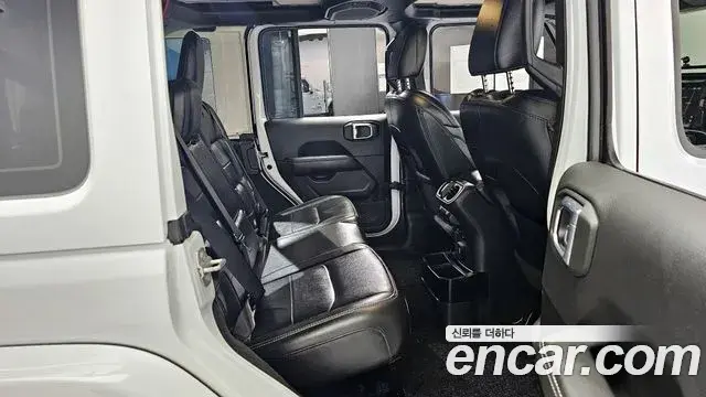 Jeep Wrangler 2023 — Şəkil 14/20