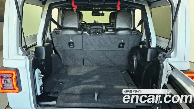 Jeep Wrangler 2023 — Şəkil 15/20