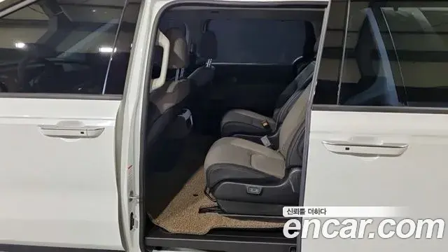 Kia Carnival 2024 — Фото 11/17