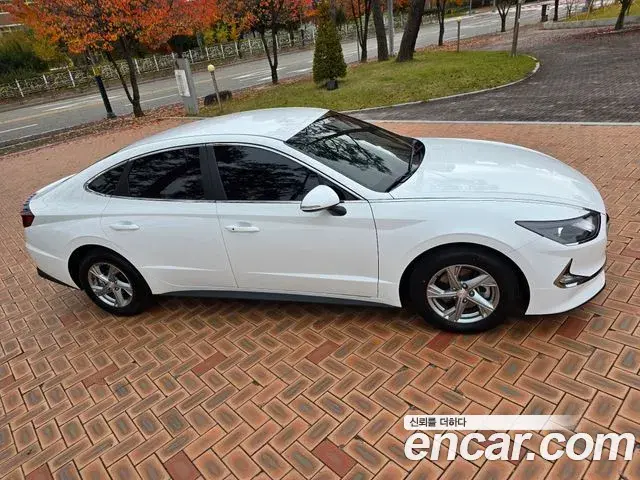 Hyundai Sonata Hybrid 2022 — Photo 12/20