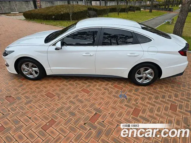Hyundai Sonata Hybrid 2022 — Photo 2/20