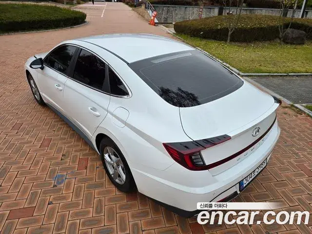 Hyundai Sonata Hybrid 2022 — Photo 14/20