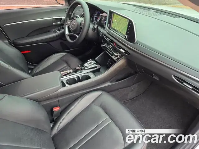Hyundai Sonata Hybrid 2022 — Photo 13/20