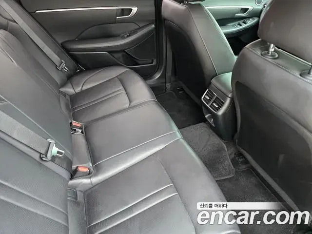 Hyundai Sonata Hybrid 2022 — Photo 19/20