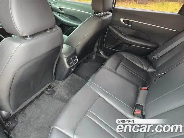 Hyundai Sonata Hybrid 2022 — Photo 8/20