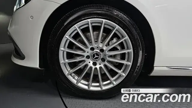 Mercedes-Benz E-Class 2021 — ფოტო 1/20