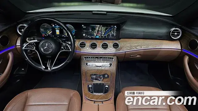 Mercedes-Benz E-Class 2021 — ფოტო 15/20
