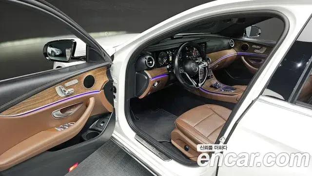 Mercedes-Benz E-Class 2021 — ფოტო 16/20