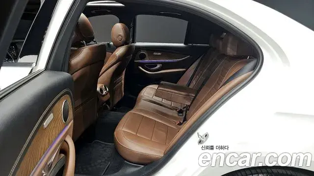 Mercedes-Benz E-Class 2021 — ფოტო 20/20