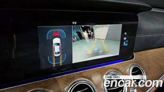 Mercedes-Benz E-Class 2021 — ფოტო 8/20