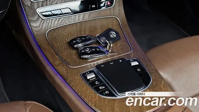 Mercedes-Benz E-Class 2021 — ფოტო 4/20