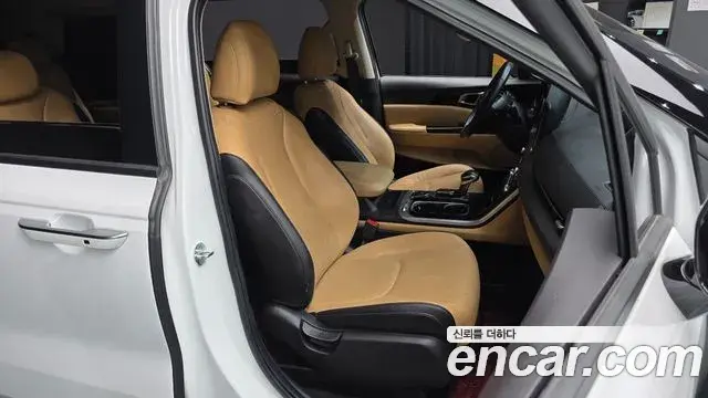 Kia Carnival 2021 — Фото 12/20