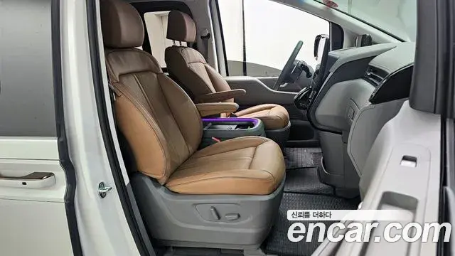 Hyundai Staria 2023 — Şəkil 17/20