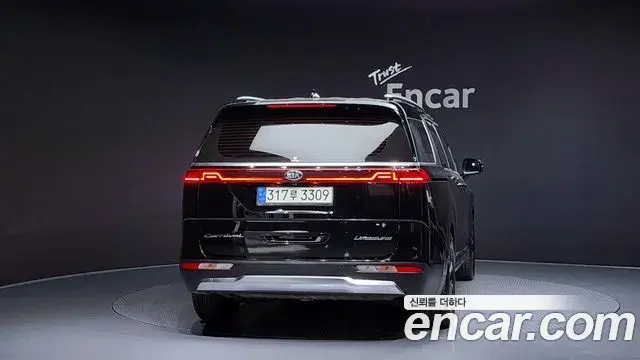 Kia Carnival 2021 — ფოტო 11/20