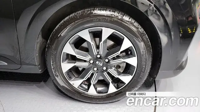 Kia Carnival 2021 — ფოტო 3/20