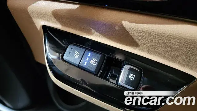 Kia Carnival 2021 — ფოტო 2/20
