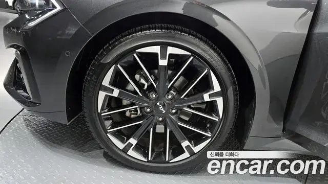 Kia K5 2023 — Photo 9/20