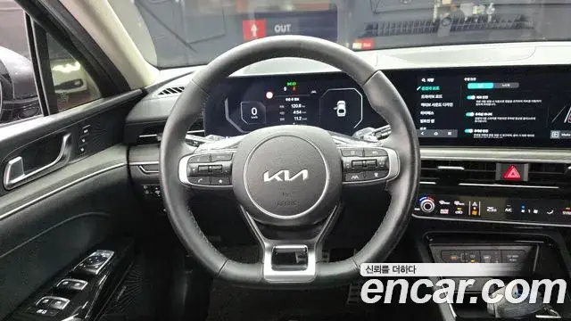 Kia K5 2023 — Photo 13/20