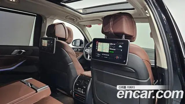 BMW X7 2022 — ფოტო 15/20