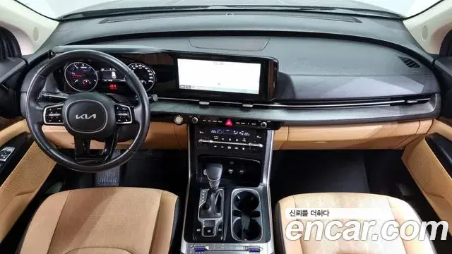Kia Carnival 2023 — Photo 19/20