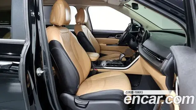 Kia Carnival 2023 — Photo 7/20