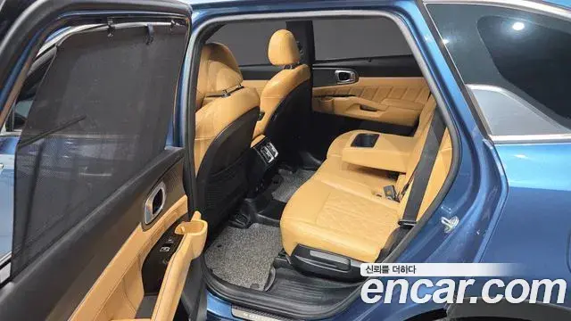 Kia Sorento 2021 — ფოტო 18/20