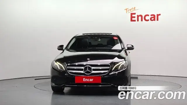 Mercedes-Benz E-Class 2019 — Photo 3/20