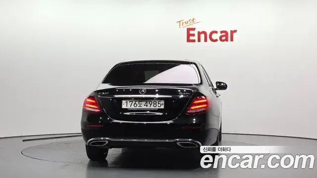 Mercedes-Benz E-Class 2019 — Photo 7/20