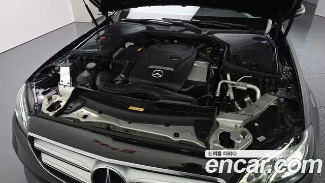 Mercedes-Benz E-Class 2019 — Photo 4/20