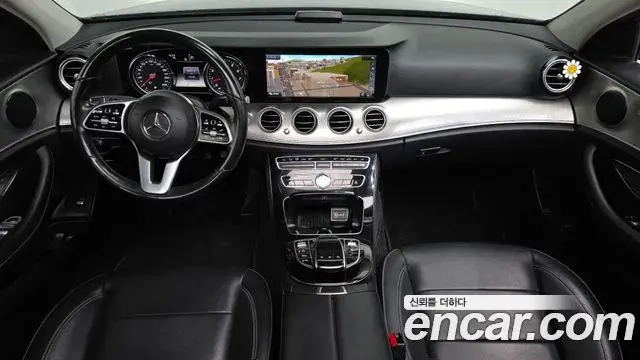Mercedes-Benz E-Class 2019 — Photo 17/20