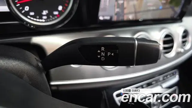 Mercedes-Benz E-Class 2019 — Photo 15/20
