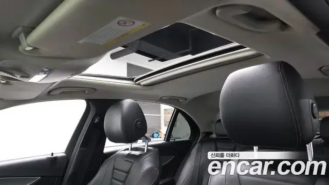 Mercedes-Benz E-Class 2019 — Photo 16/20