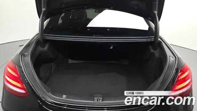 Mercedes-Benz E-Class 2019 — Photo 18/20