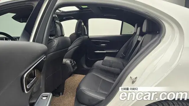 Mercedes-Benz C-Class 2022 — ფოტო 18/20
