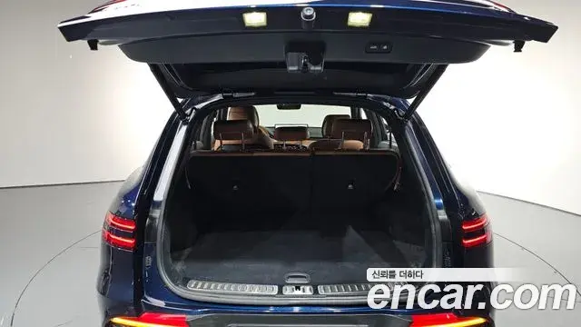 Genesis GV70 2021 — ფოტო 15/20