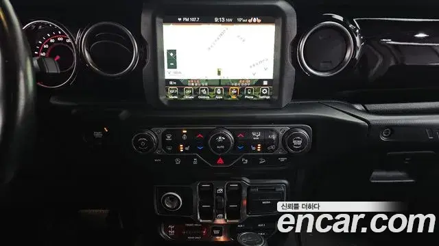 Jeep Wrangler 2020 — Фото 13/20